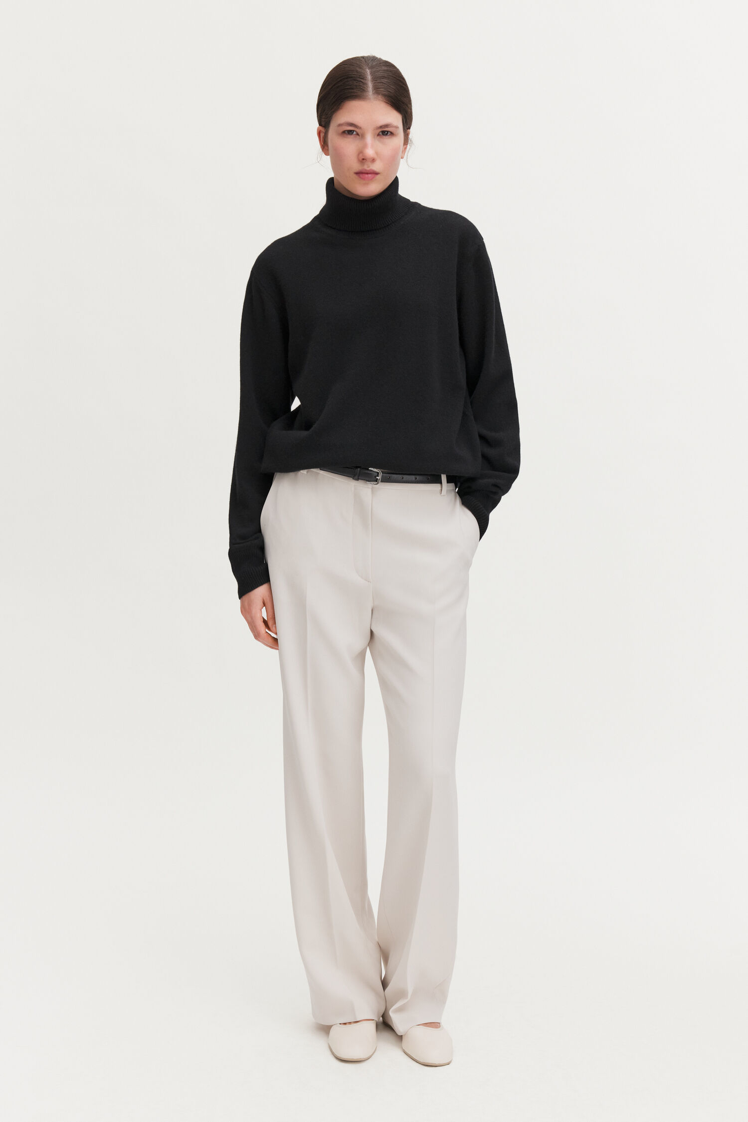 Classic Cashmere Turtleneck Sweater