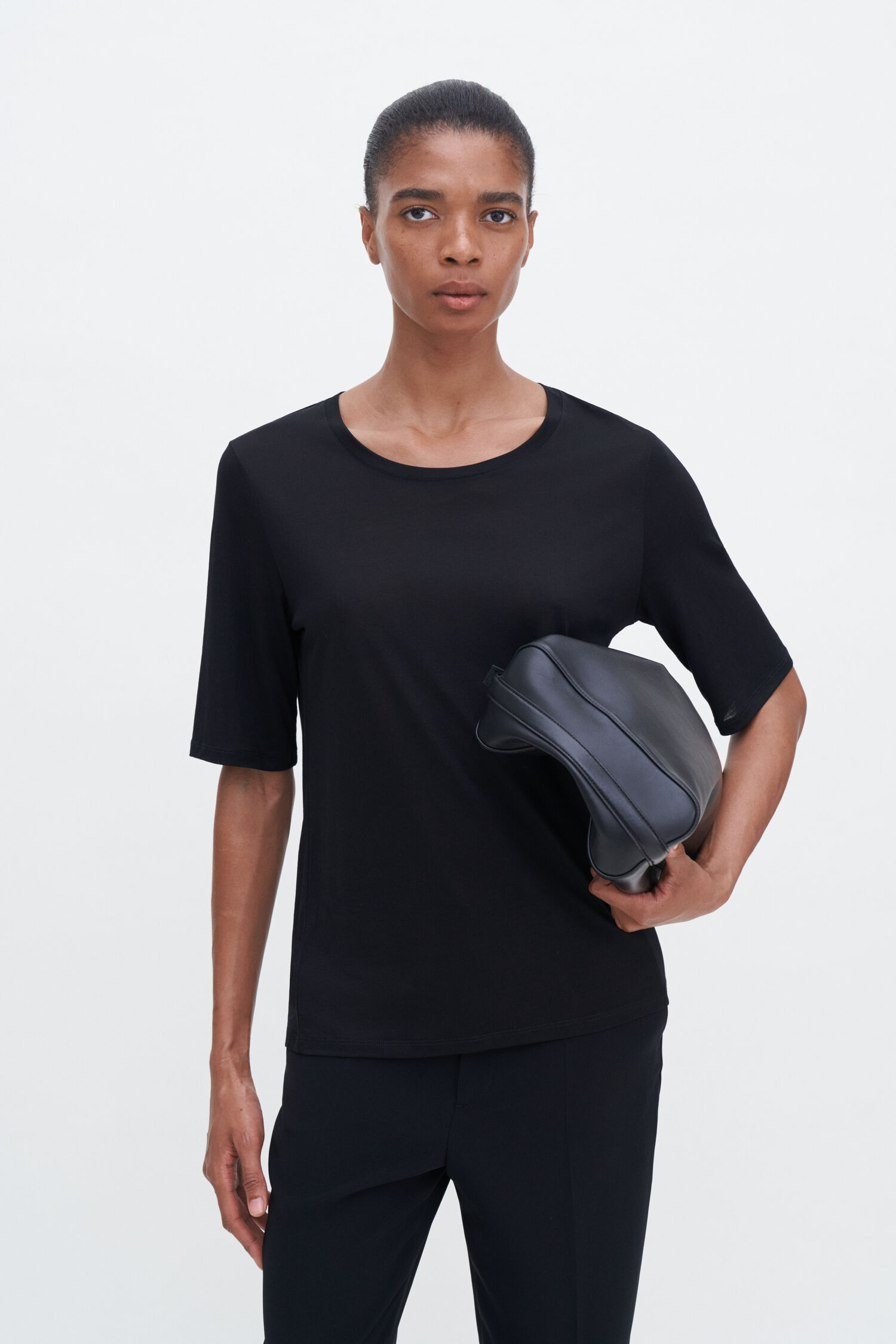 Elena Tee